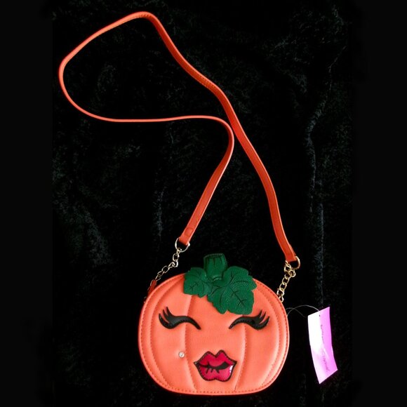 Betsey Johnson Orange Jack-o-Lantern Pumpkin Kiss Crossbody Bag NWT New - Picture 1 of 9